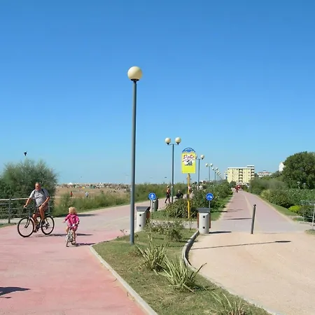 Fuer 5 Personen Ca 40 Qm In Bibione-pineda, Adriakueste Italien Und Umgebung Apartment *